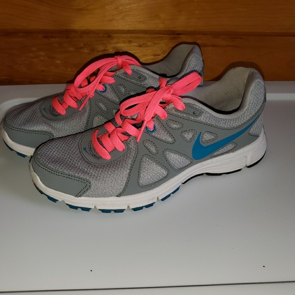 Nike Revolution 2, Womens size 7 - Picture 1 of 6